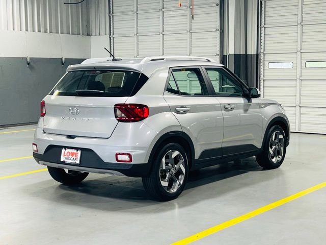 Used 2025 Hyundai Venue SEL FWD image 18