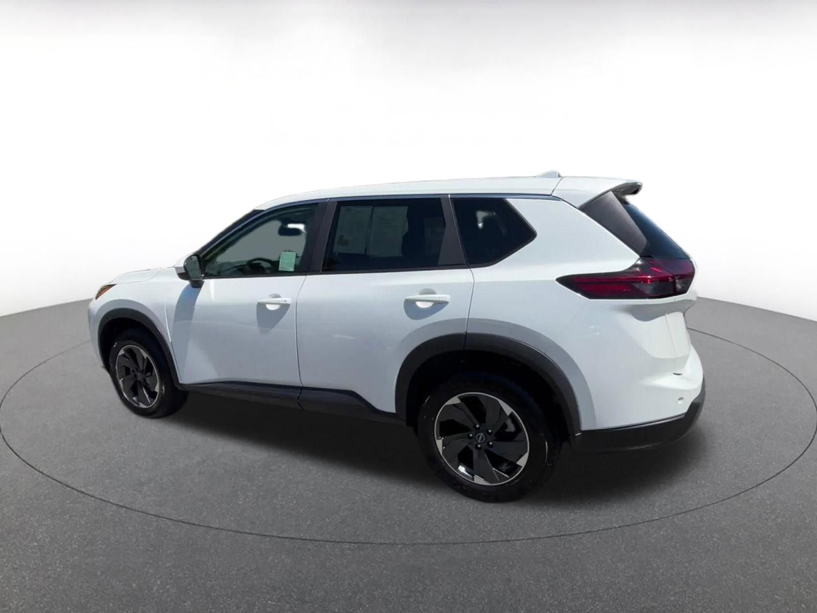 Used 2025 Nissan Rogue SV AWD/4WD image 10