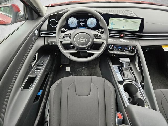 Used 2025 Hyundai Elantra SEL FWD image 5