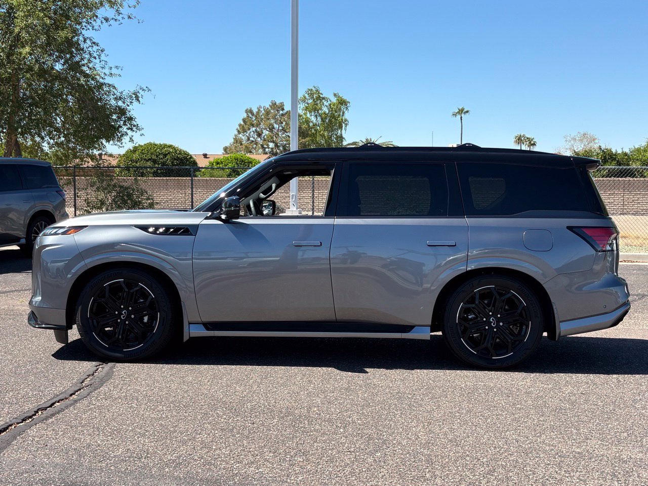 New 2027 INFINITI QX80 Sensory AWD/4WD image 3