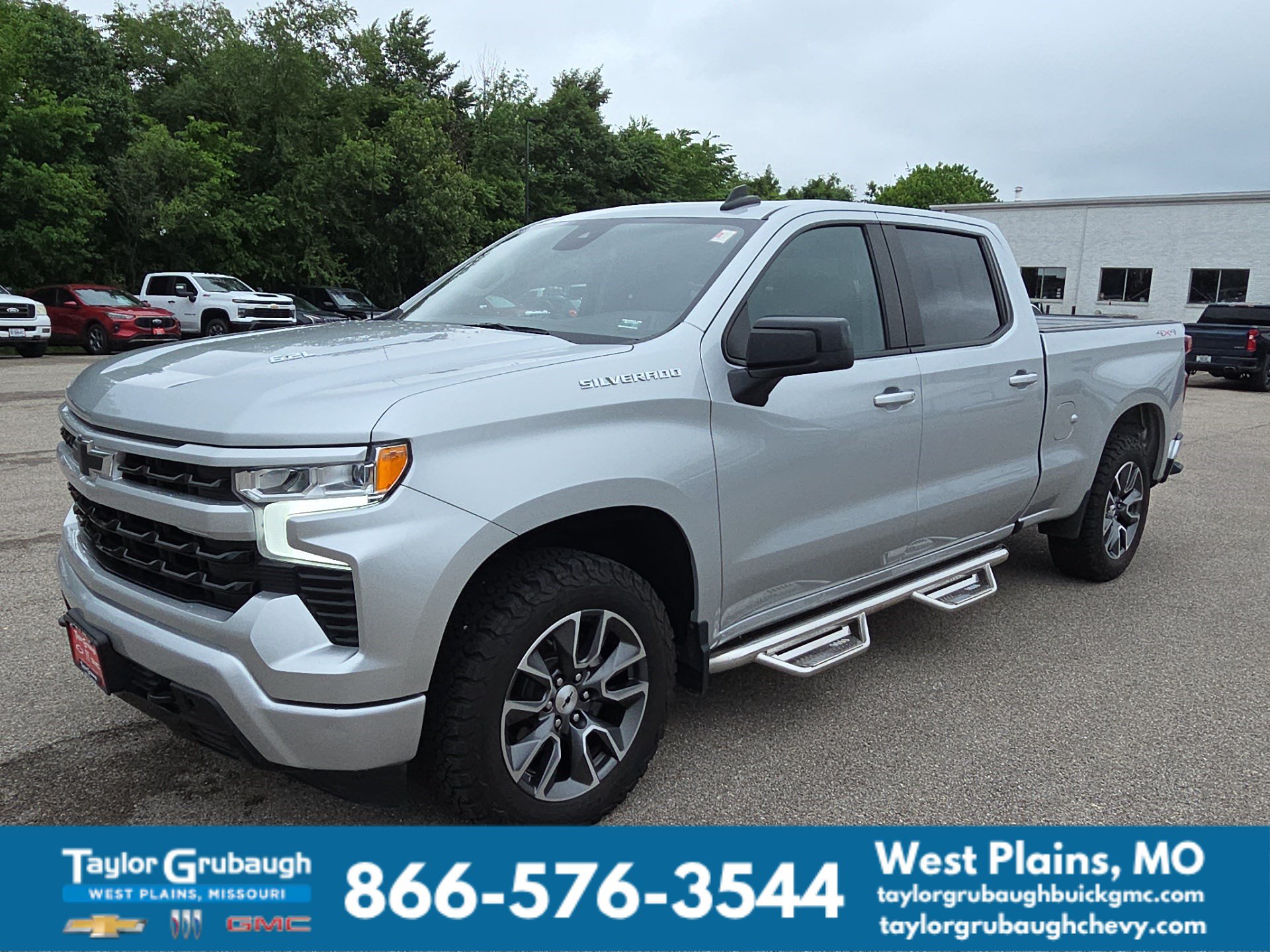 Used 2022 Chevrolet Silverado 1500 RST w/ Convenience Package II AWD/4WD image 4