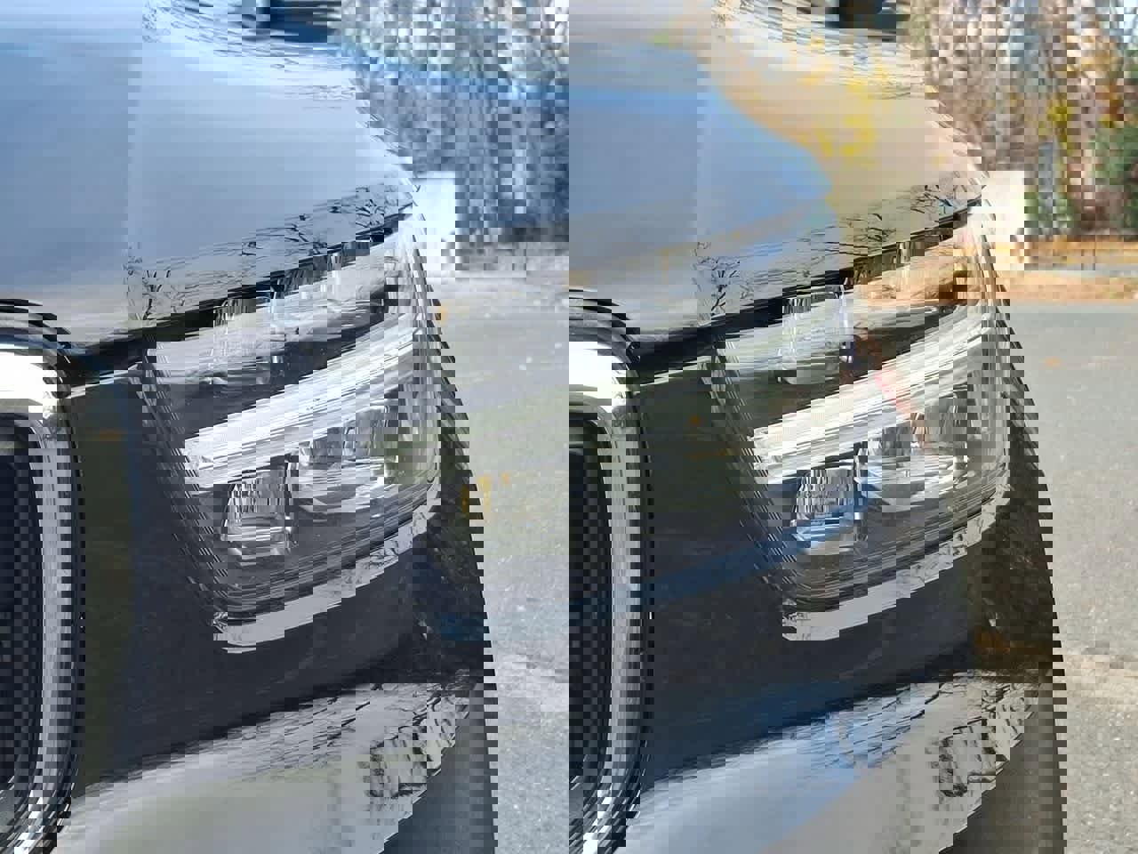 Used 2020 Volvo XC40 T5 Momentum image 30