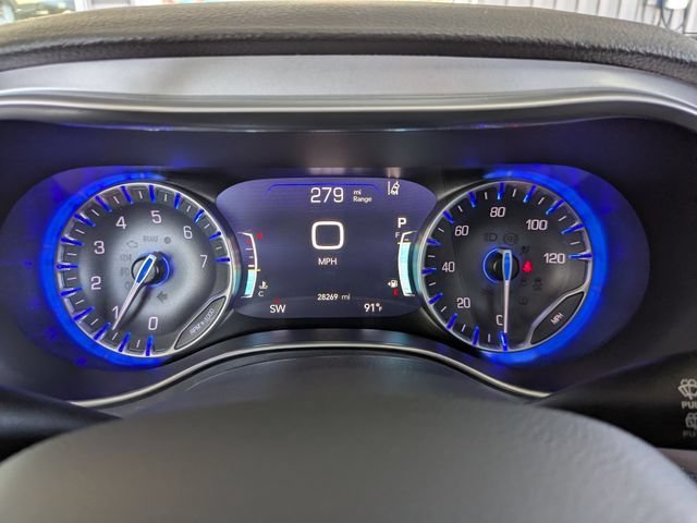 Used 2025 Chrysler Pacifica Limited FWD image 17