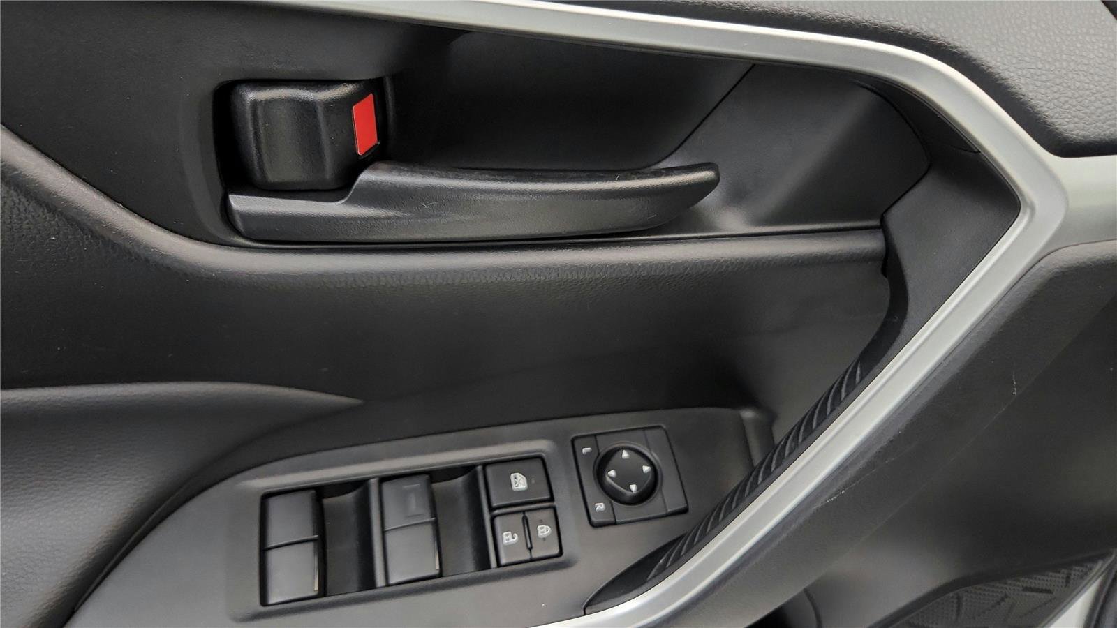 Used 2023 Toyota RAV4 LE image 23