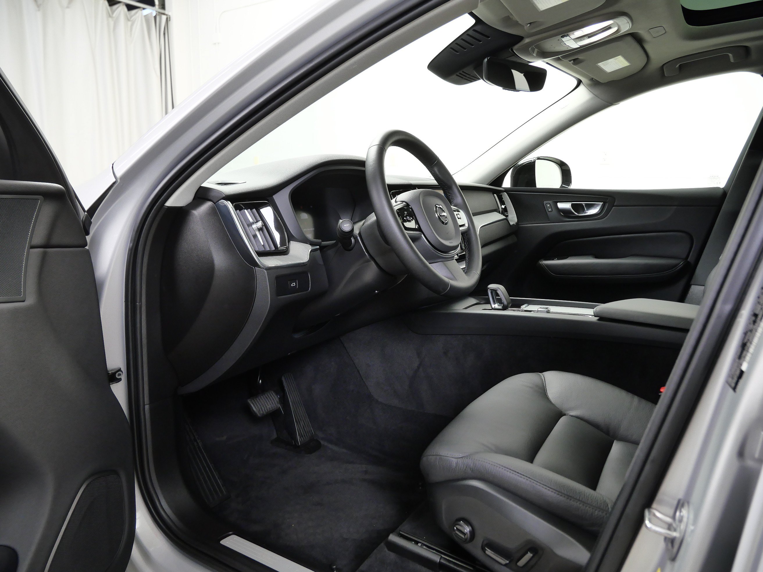 Used 2025 Volvo XC60 B5 Plus w/ Climate Package AWD/4WD image 14
