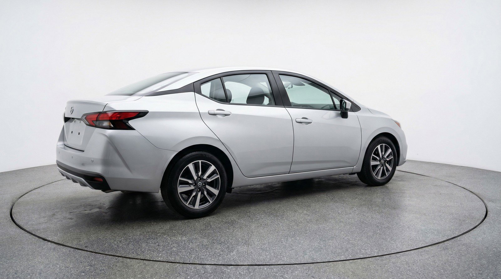 Used 2025 Nissan Versa SV image 9