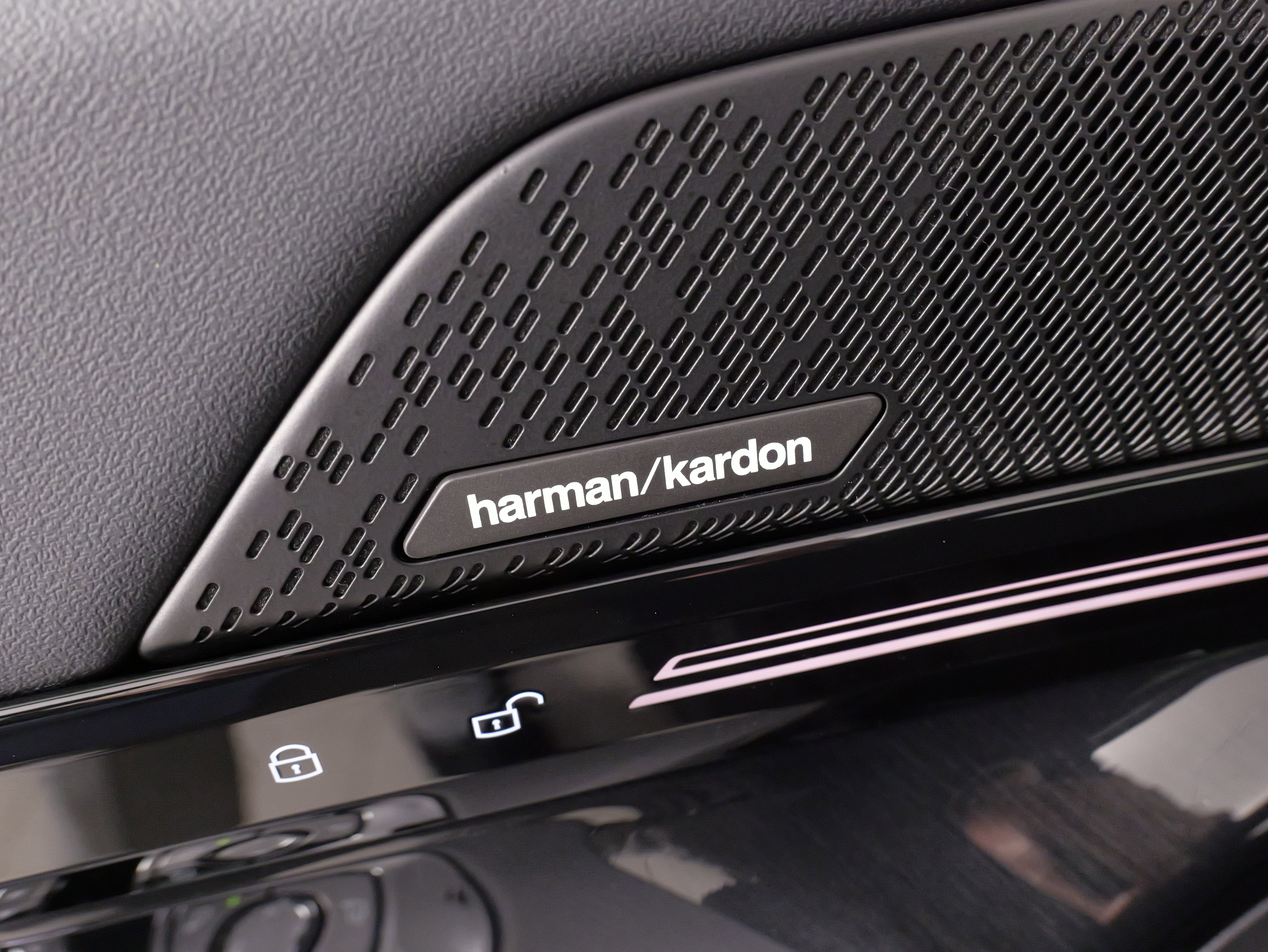 Used 2026 BMW 530i xDrive w/ Premium Package image 27