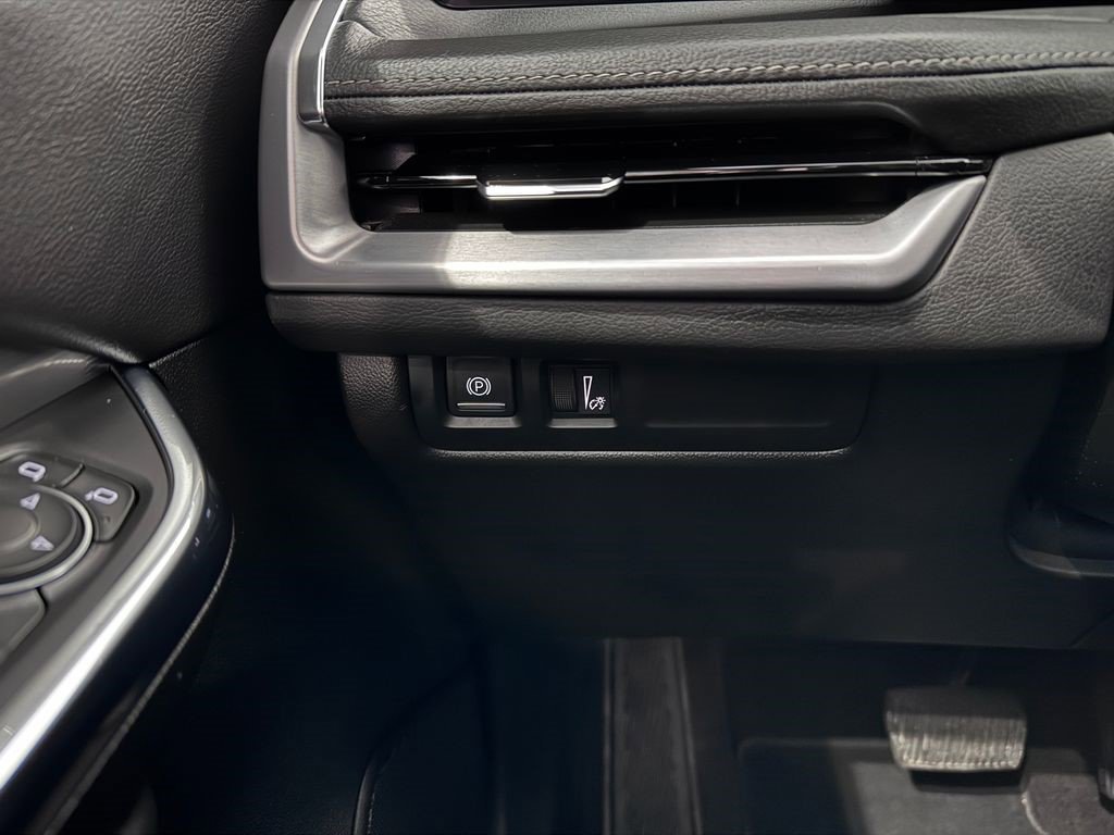 Certified 2024 Cadillac XT4 Premium Luxury image 17