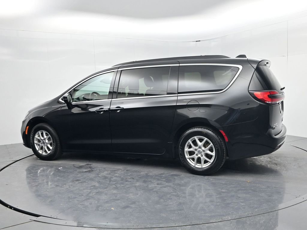 Used 2022 Chrysler Pacifica Touring-L image 5