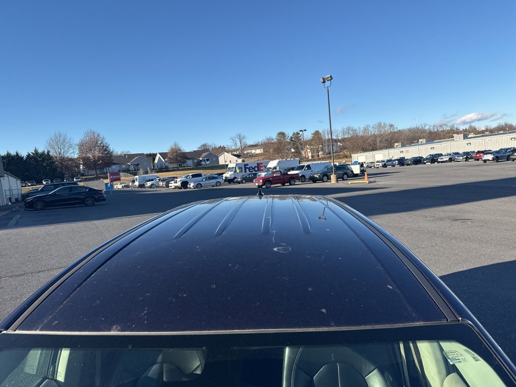 Used 2024 Chrysler Pacifica Touring-L image 9