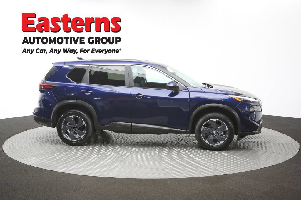 Used 2024 Nissan Rogue SV AWD/4WD image 45