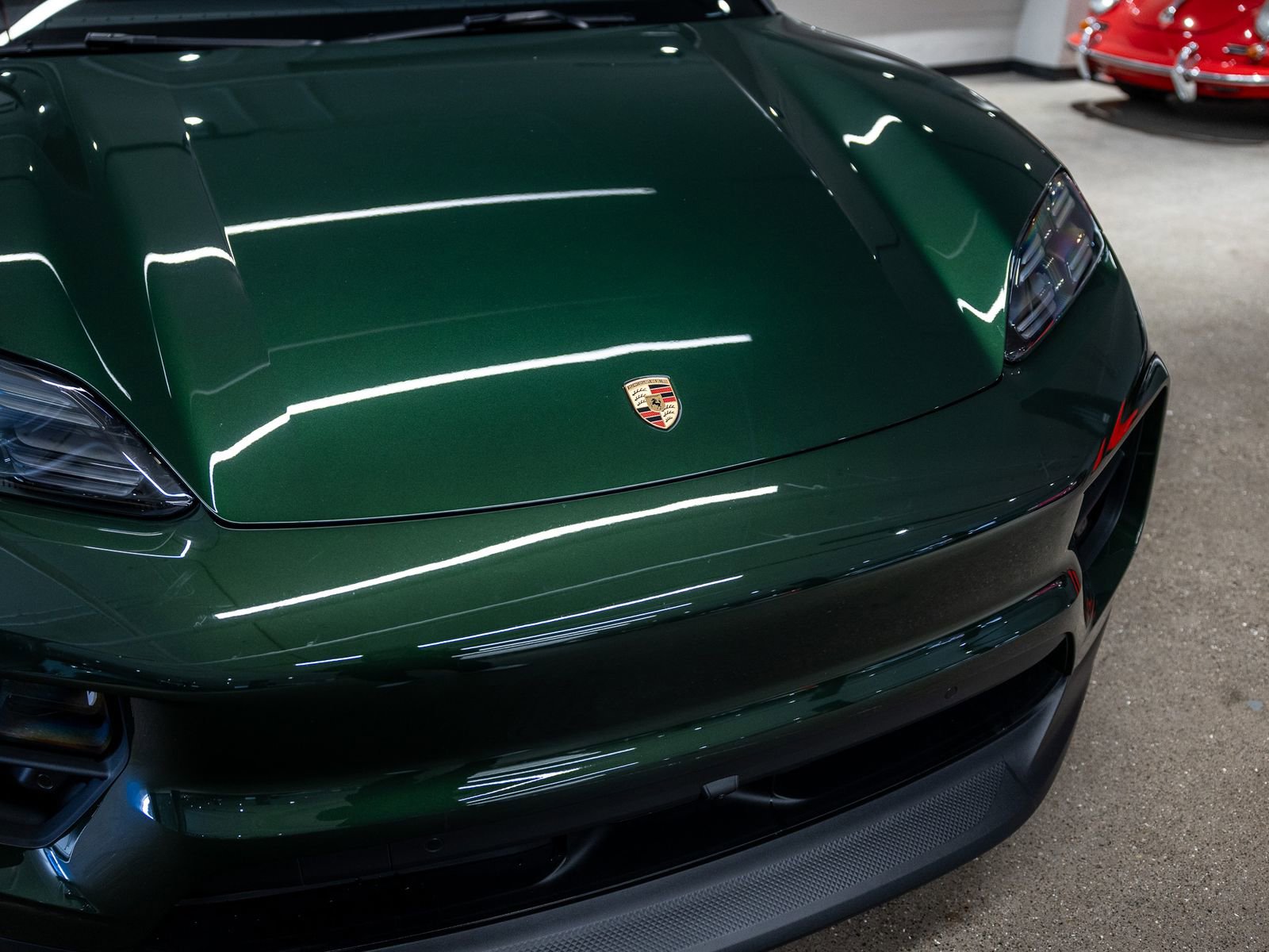 Certified 2025 Porsche Macan Electric RWD image 13