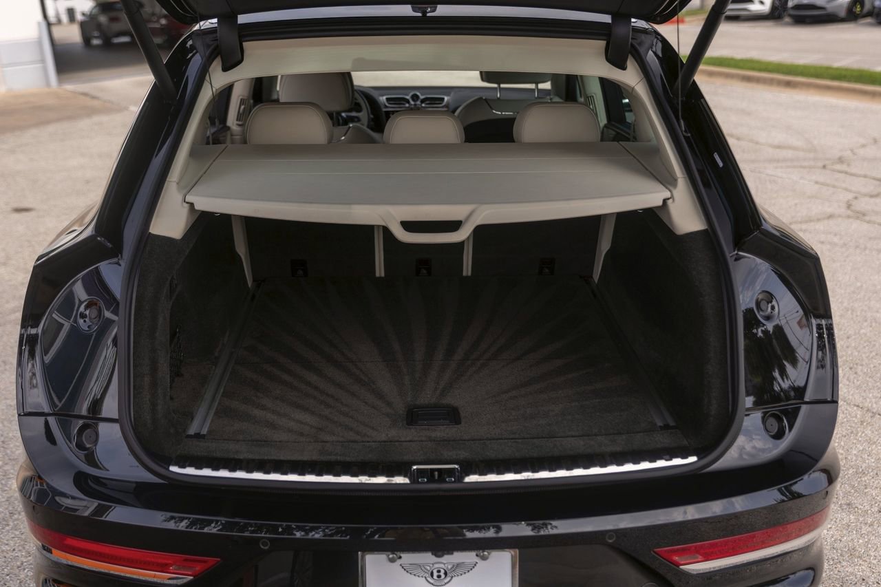 Used 2021 Bentley Bentayga AWD/4WD image 51