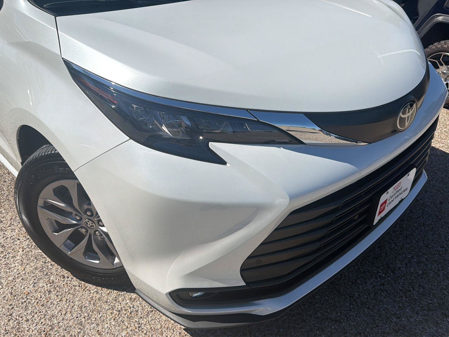 Certified 2026 Toyota Sienna XLE FWD image 8