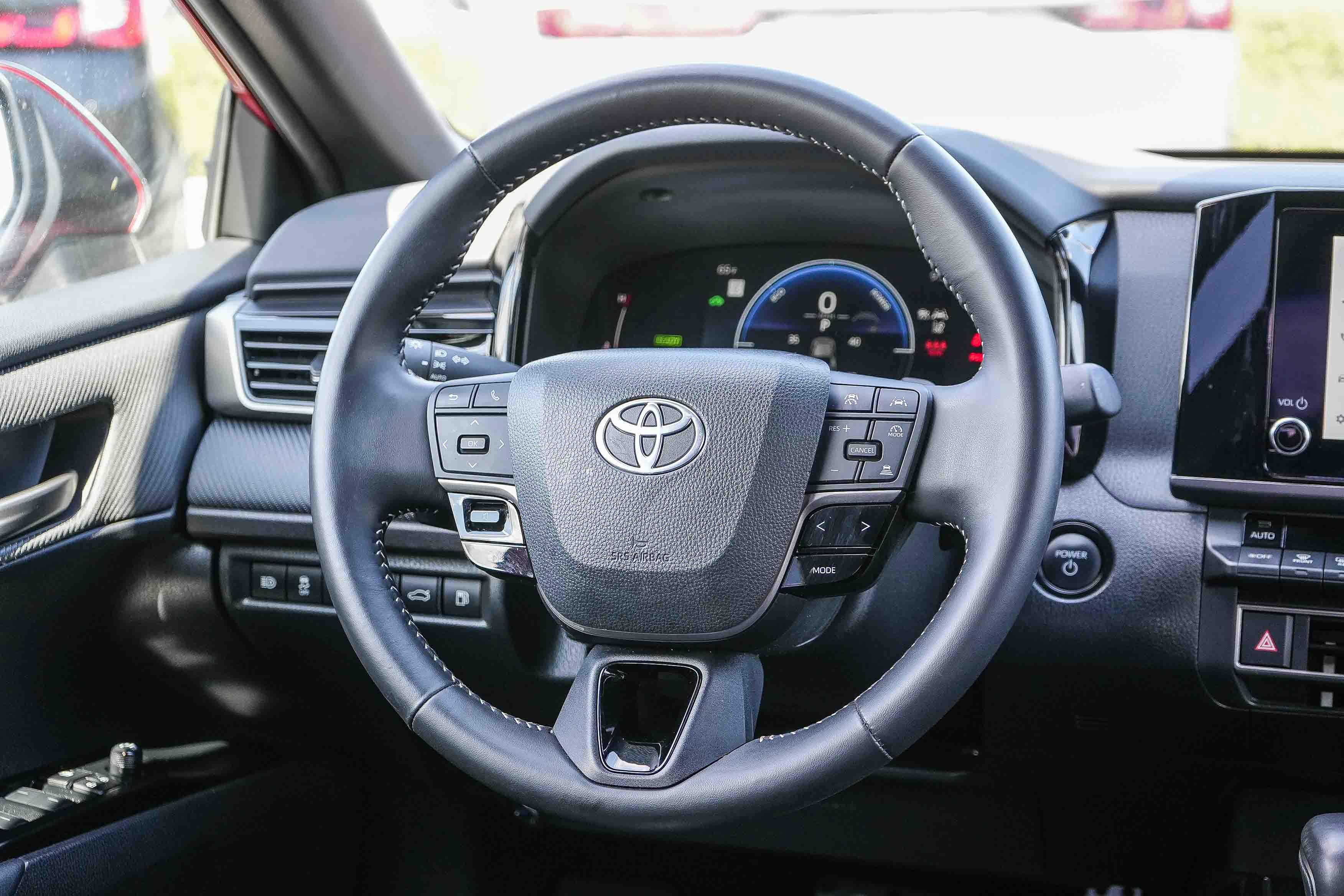 Used 2025 Toyota Camry SE FWD image 18