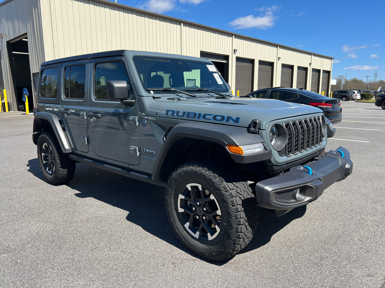 Used 2025 Jeep Wrangler Unlimited Rubicon 4xe AWD/4WD image 3