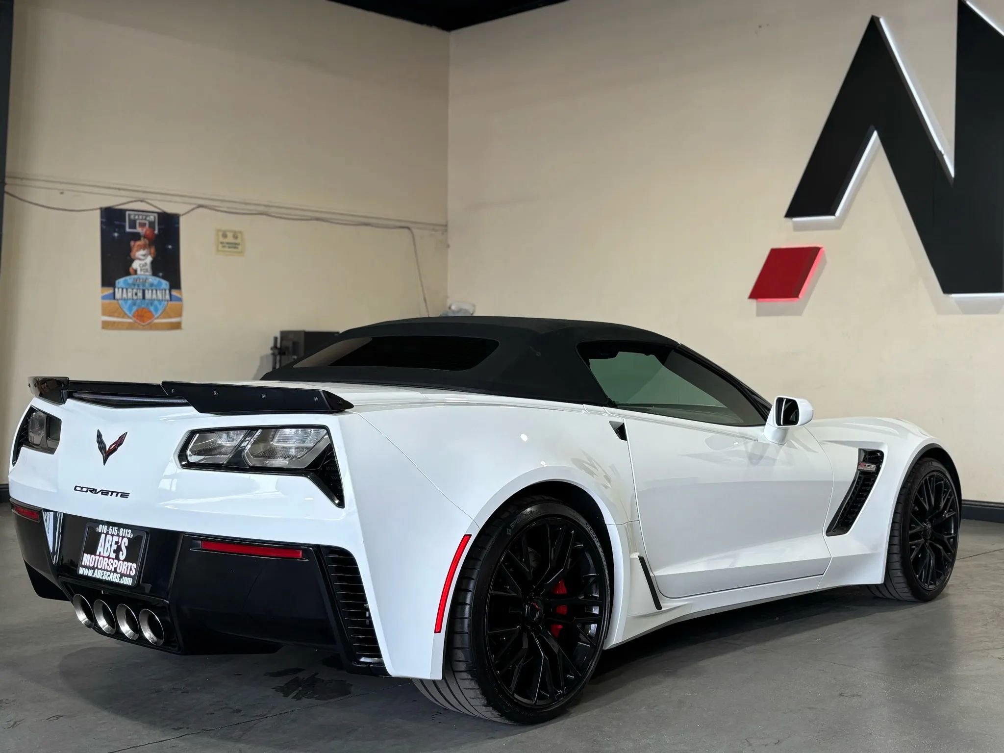 Used 2016 Chevrolet Corvette Z06 w/ 2LZ Preferred Equipment Group image 10