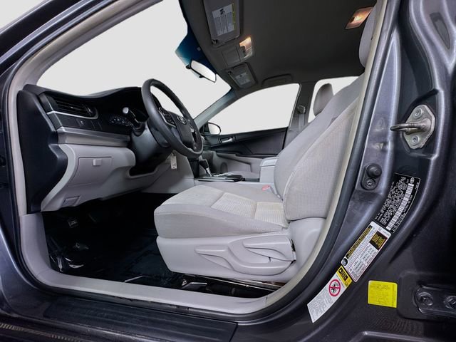 Used 2014 Toyota Camry L image 17