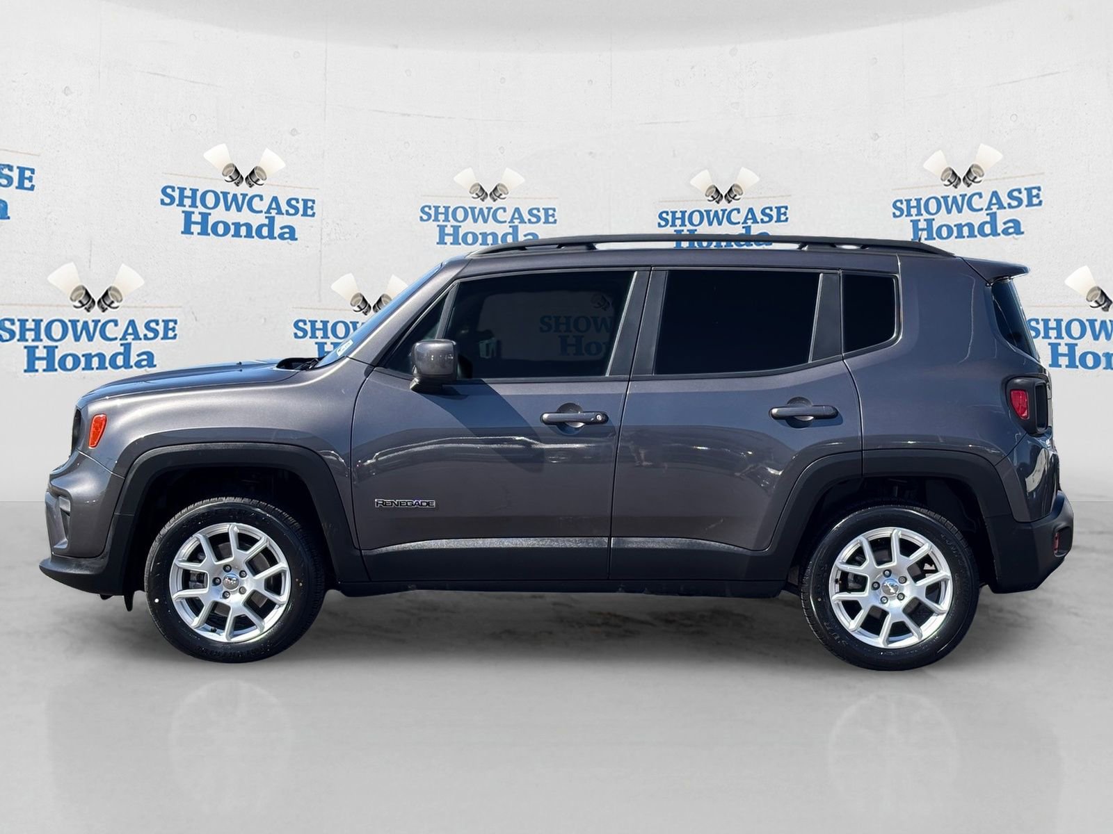 Used 2019 Jeep Renegade Latitude w/ Popular Equipment Group image 4