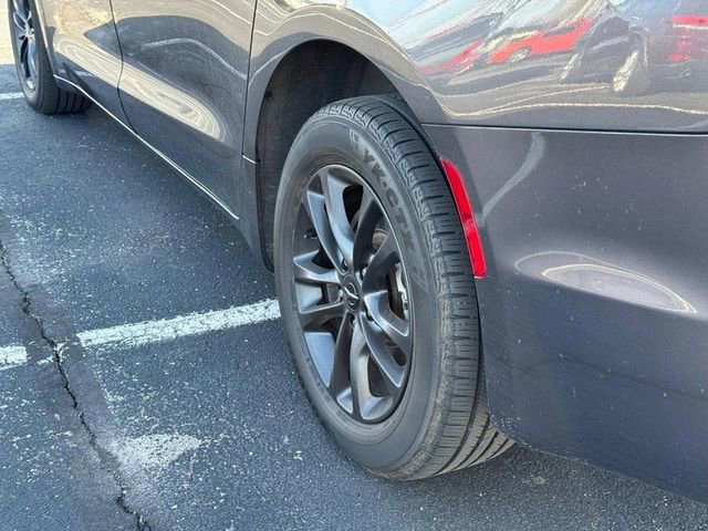 Used 2020 Chrysler Pacifica Touring-L AWD/4WD image 6