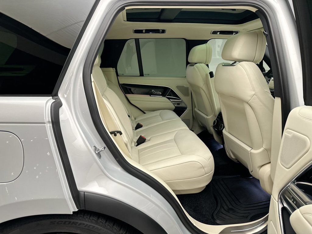 Certified 2026 Land Rover Range Rover SE AWD/4WD image 19