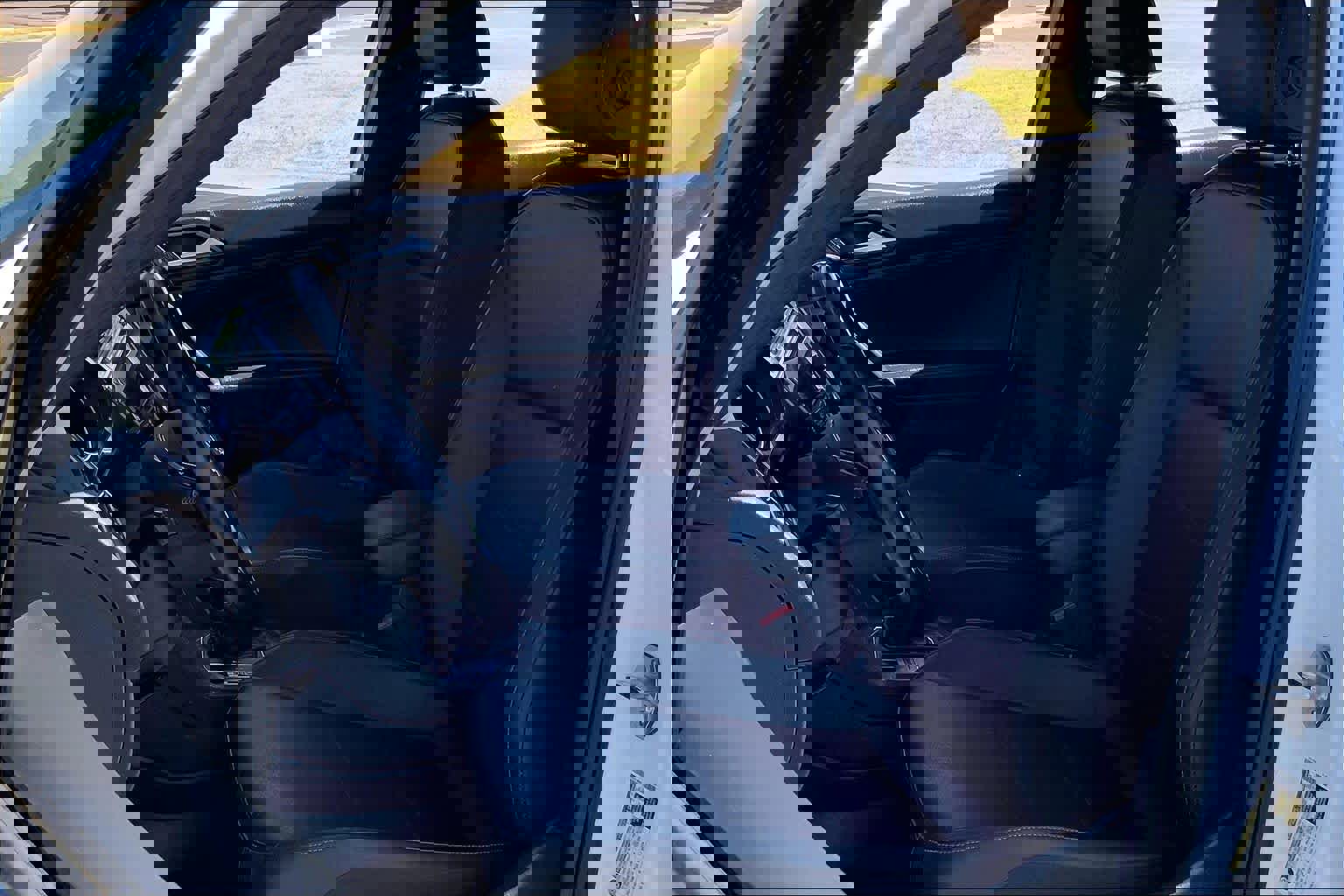 Used 2020 Volkswagen Tiguan SE R-Line image 8