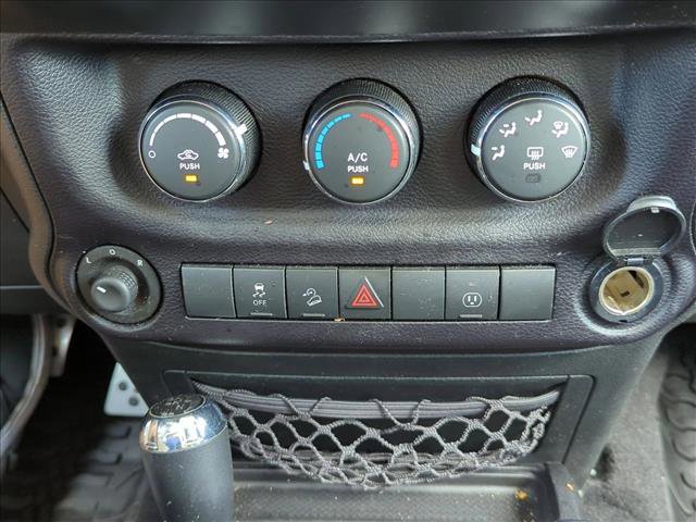 Used 2015 Jeep Wrangler Unlimited Sahara w/ Connectivity Group image 14