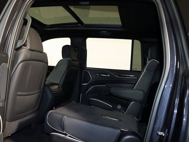 Used 2023 Cadillac Escalade ESV Premium Luxury image 15
