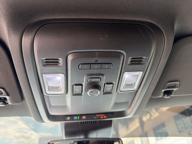 Certified 2024 Chevrolet Suburban Z71 w/ Luxury Package image 21