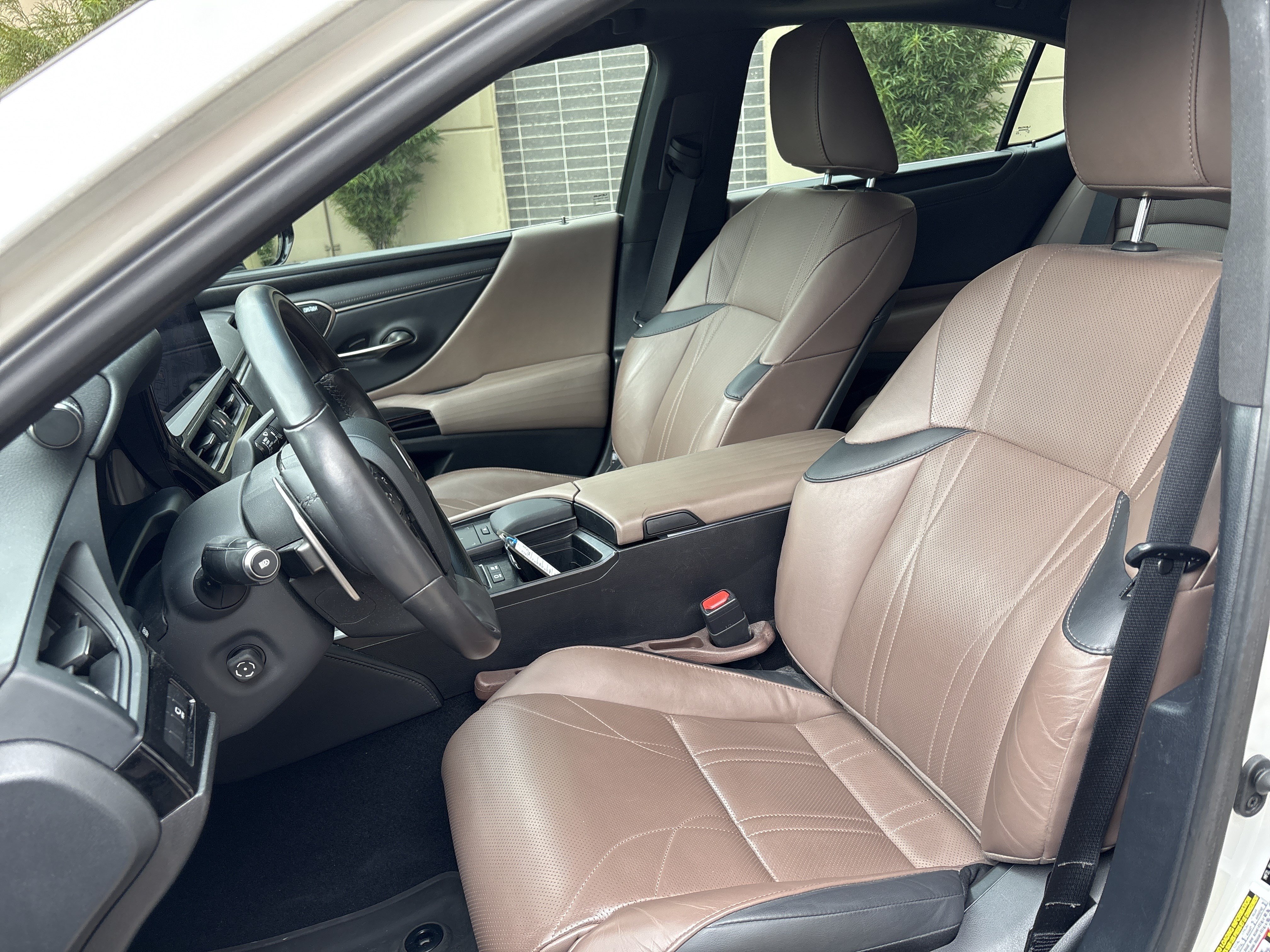 Certified 2022 Lexus ES 300h w/ Accessory Package FWD image 16