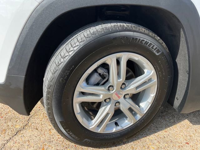 Used 2023 GMC Terrain SLE w/ Driver Convenience Package image 9