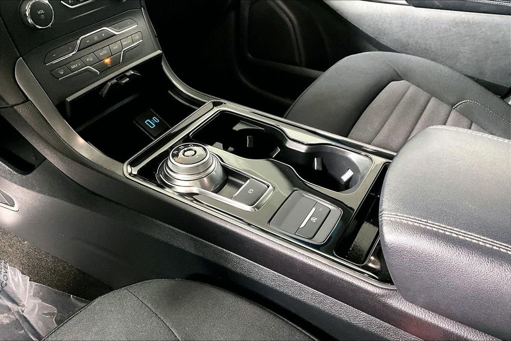 Used 2020 Ford Edge SE image 17