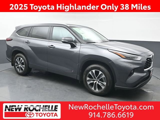 Used 2025 Toyota Highlander XLE