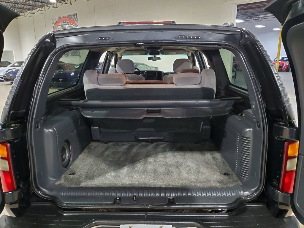 Used 2001 Chevrolet Suburban LS w/ LS Preferred Equipment Group image 39
