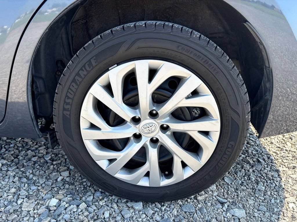 Used 2017 Toyota Corolla LE FWD image 5