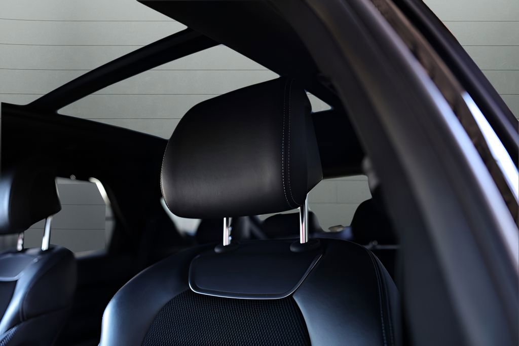 Used 2023 Genesis GV70 2.5T w/ Sport Prestige Package image 28