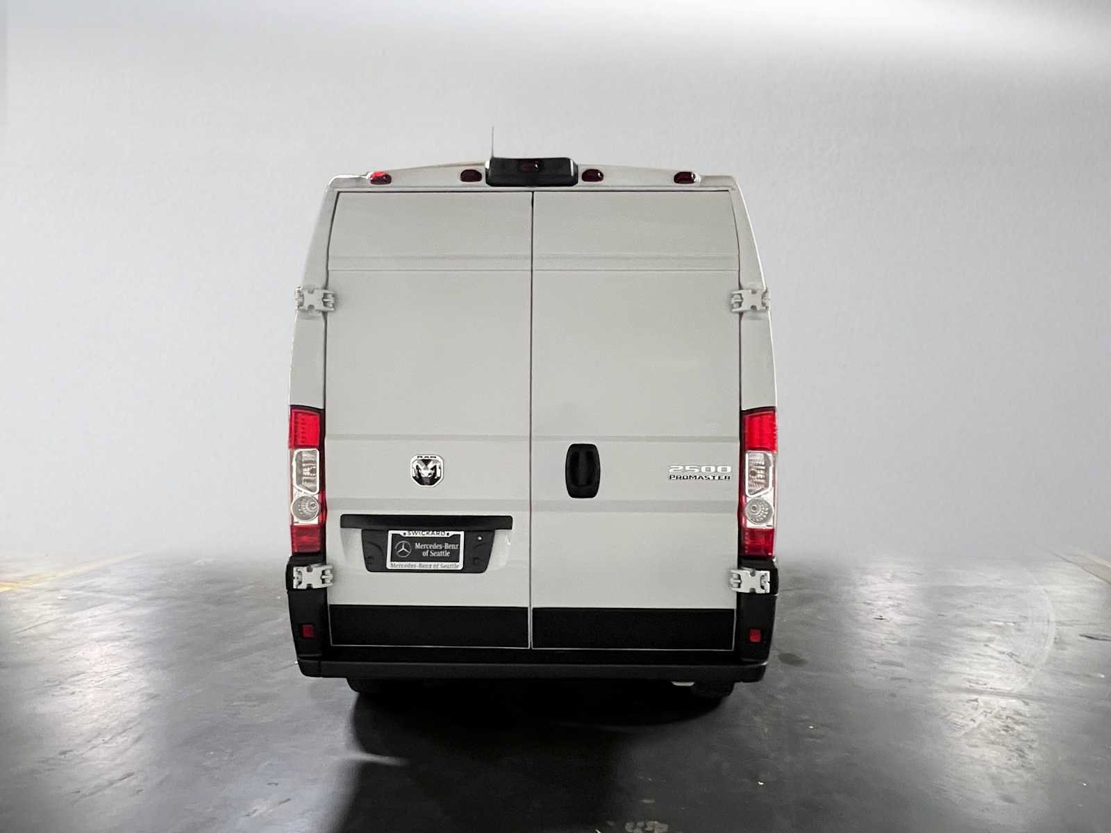 Used 2024 RAM ProMaster 2500 w/ Convenience Group FWD image 4