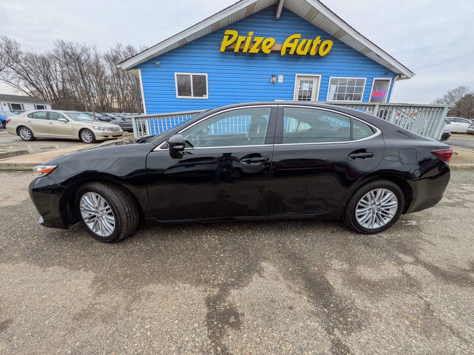 Used 2016 Lexus ES 350 w/ Premium Package w/Wood Trim image 3