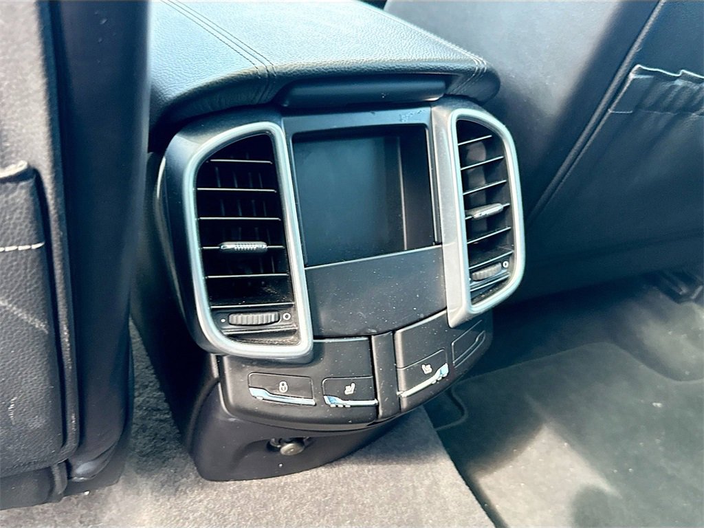 Used 2017 Porsche Cayenne S image 28