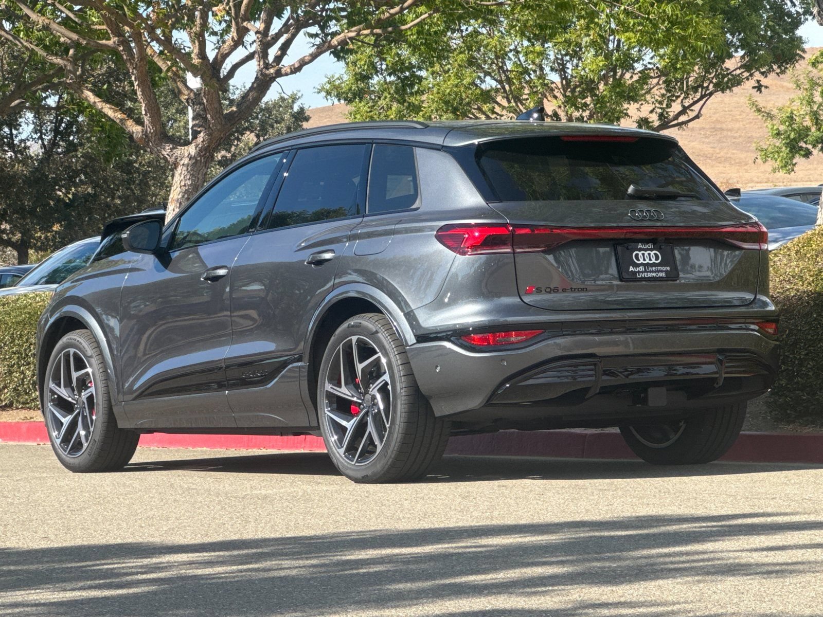 New 2027 Audi SQ6 e-tron Premium Plus AWD/4WD image 4