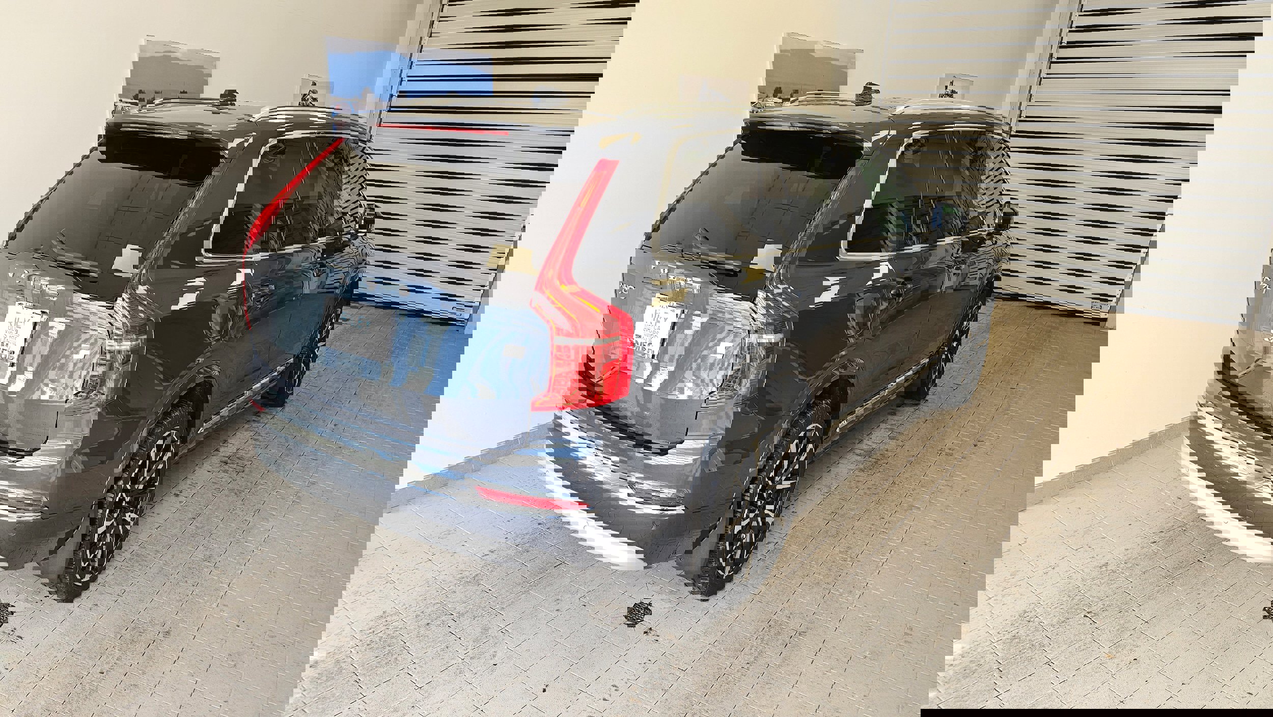 Certified 2022 Volvo XC90 T8 Inscription Expression w/ Advanced Package image 5