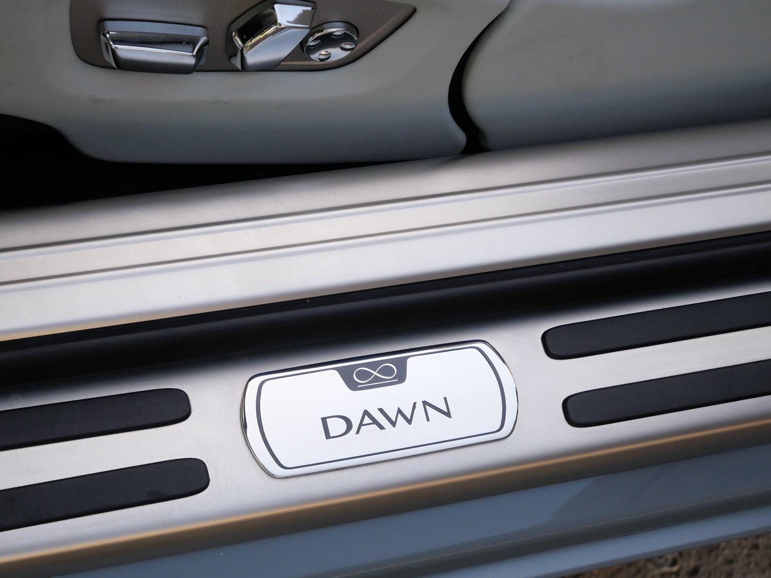 Certified 2020 Rolls-Royce Dawn RWD image 9