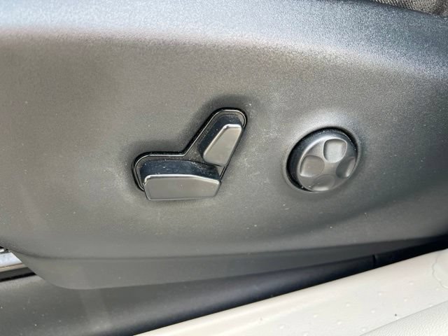 Used 2018 Chrysler Pacifica Limited FWD image 29