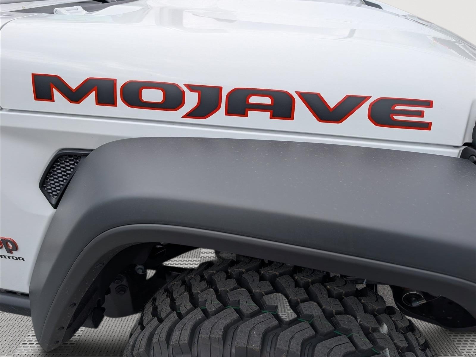 New 2026 Jeep Gladiator Mojave w/ Steel Bumper Group AWD/4WD image 6