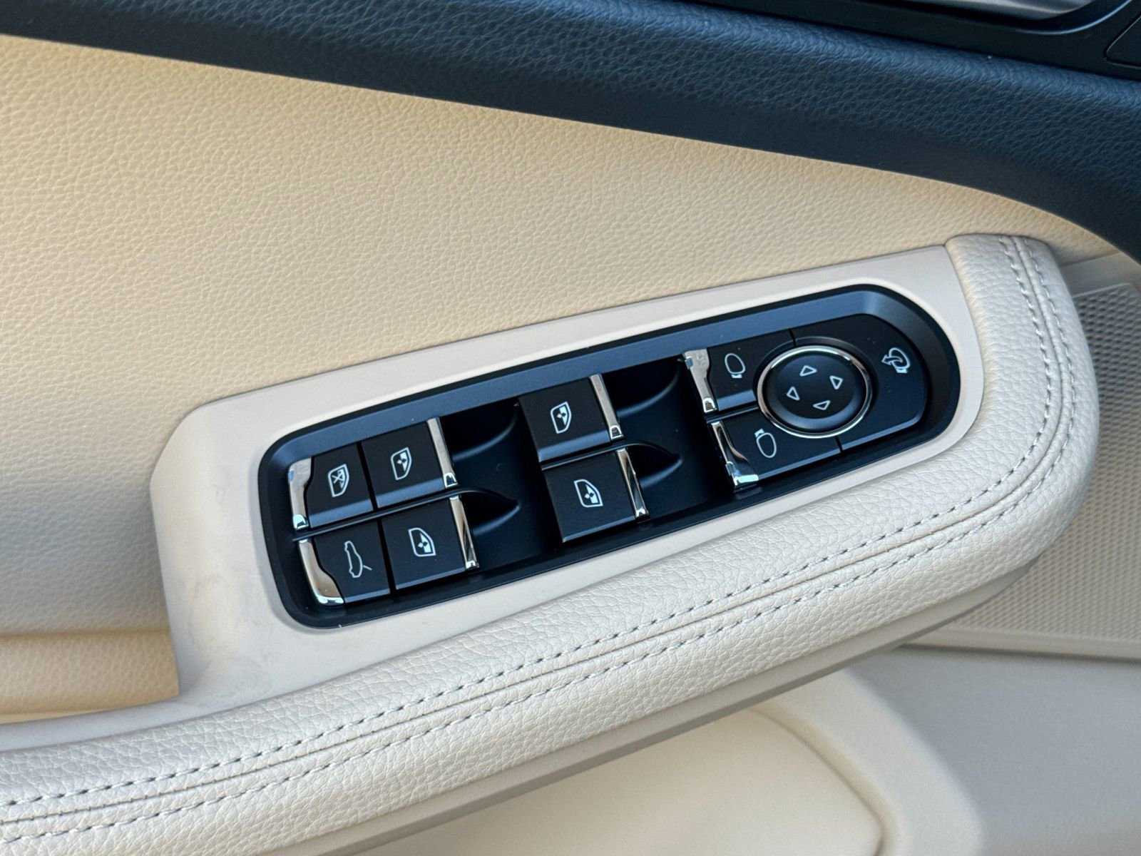 New 2026 Porsche Macan S AWD/4WD image 13