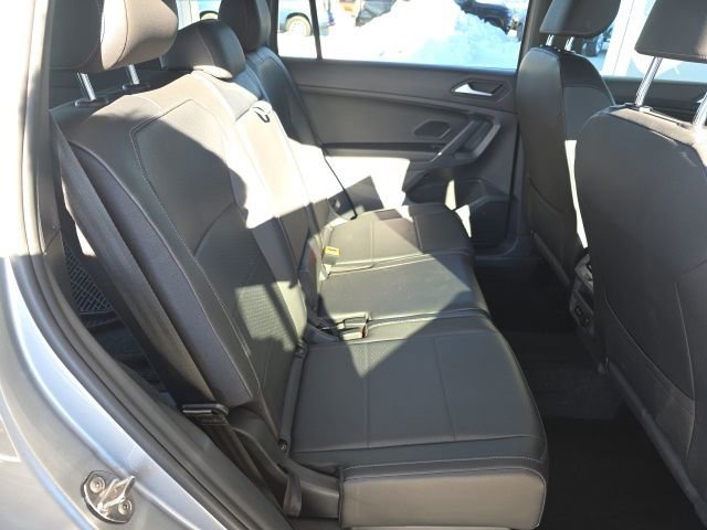 Used 2020 Volkswagen Tiguan SE R-Line image 13