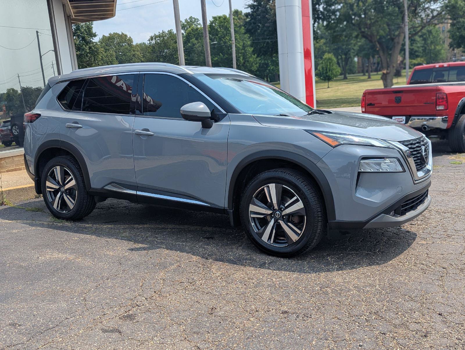 Used 2021 Nissan Rogue SL AWD/4WD image 18