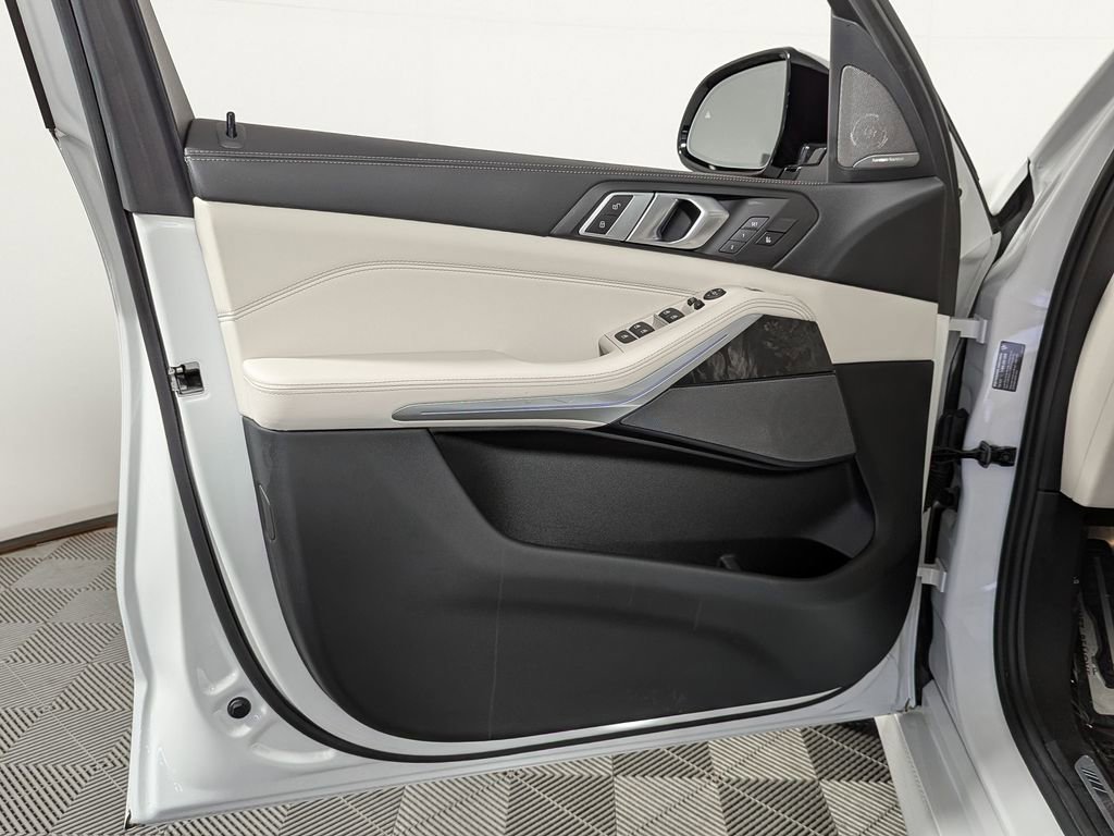 Certified 2024 BMW X5 xDrive40i w/ M Sport Package image 17