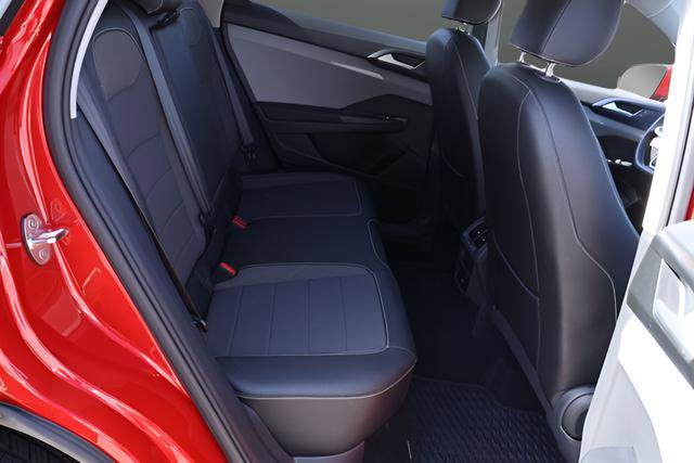 Certified 2022 Volkswagen Taos SE w/ IQ.Drive SE Package image 18