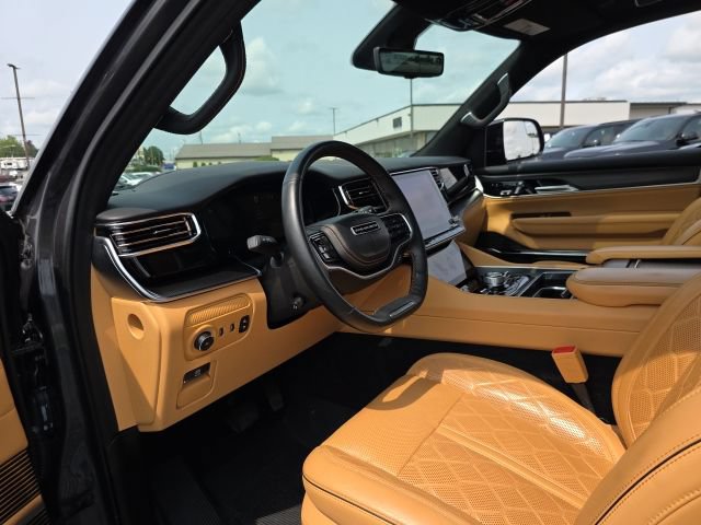 Used 2025 Jeep Grand Wagoneer L Series III w/ Rear Seat Video Group 1 AWD/4WD image 17
